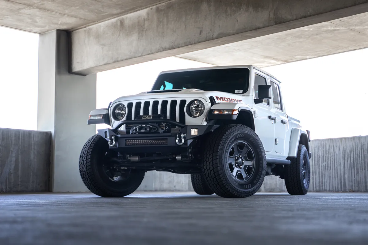 DV8 Offroad FBJL-07 Jeep Wrangler JL & Gladiator JT FS-7 Mid-Width Winch Front Bumper product image