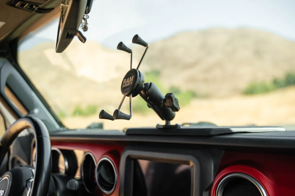 2018-2024 Jeep Wrangler JL, JLU , Gladiator JT V8 Offroad Device Dash Mount V2 product image