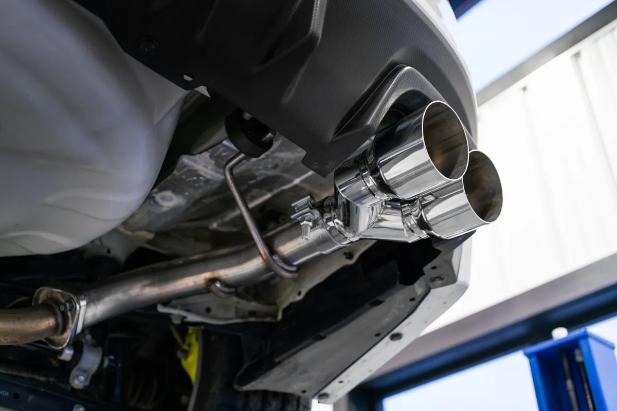 Armor Pro Axle Back Exhaust System; 2.5 in.; Dual Split Rear Exit; T304 Stainless Steel; Incl. 3.5 in. OD Dual Out Carbon Fiber Tips; product image