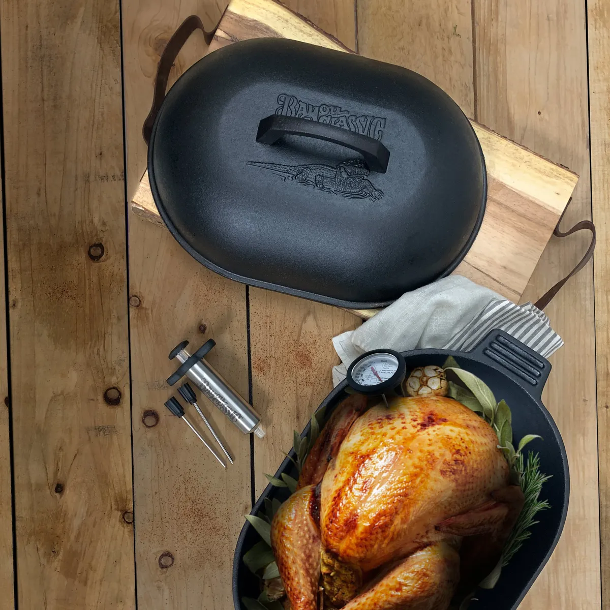 11-qt Cast Iron Oval Roaster with Lid product image