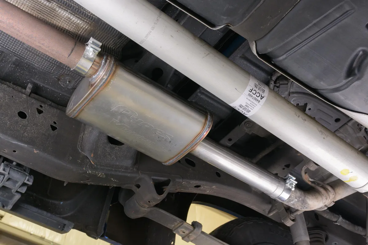 19-25 Silverado / Sierra 1500 4.8L/5.3L Single Exit Tunes & Tip Muffler Replacement Exhaust Kit Violator Muffler Black Tip SGT32VB PYPES product image