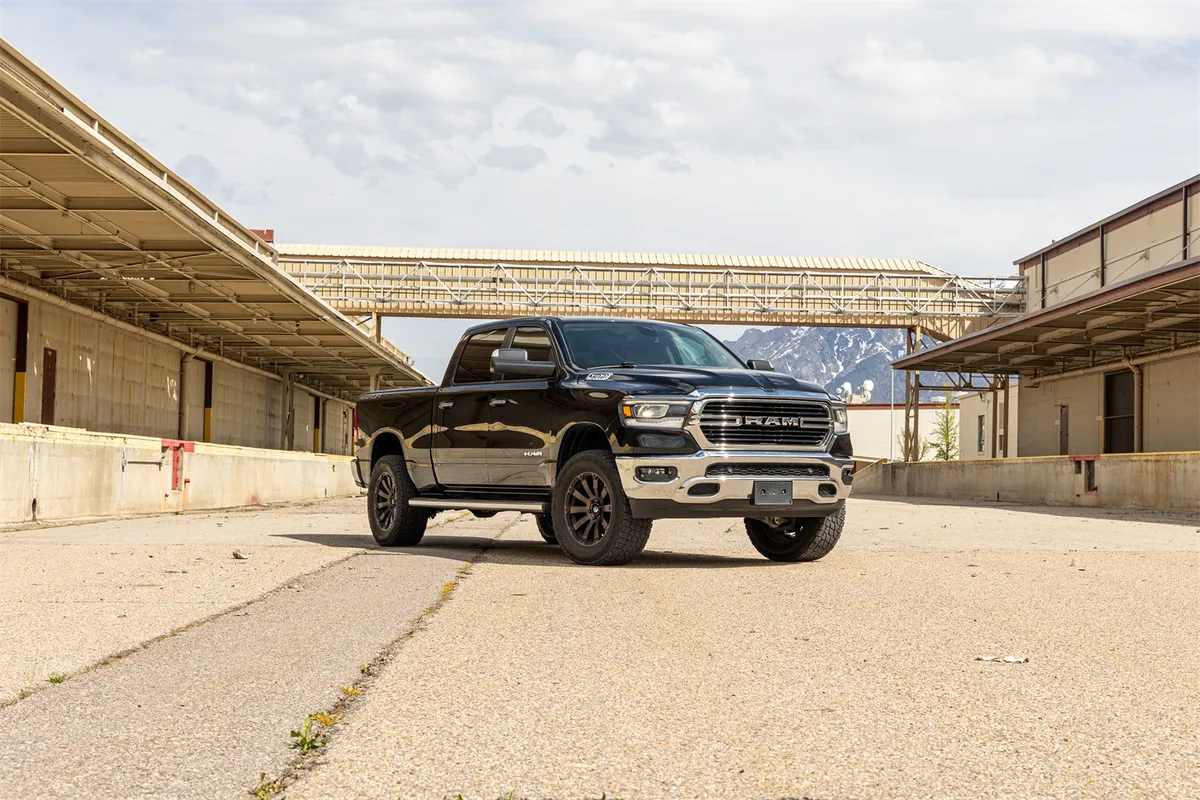 3.5ft. SST 2.1 Lift Kit (Non-Air Ride Equipped) Equipped with Falcon 2.1 Strut/Shocks product image
