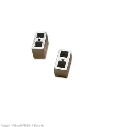 Fabtech Block Kit; 4 in. Lift; Incl. 2.5 in. Wide Bumpstop;