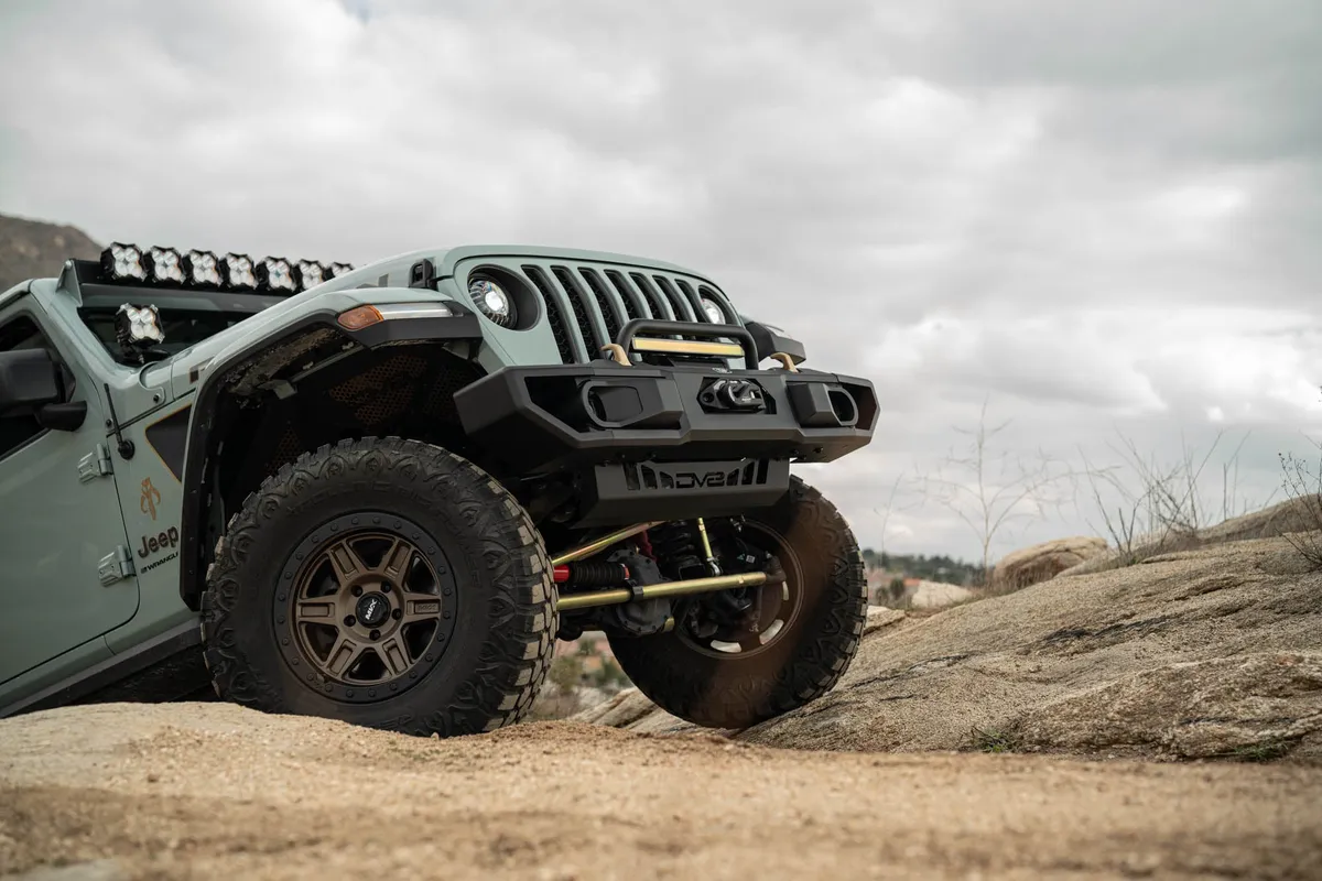 2018-2025 Jeep Wrangler JL & 2020-2025 Gladiator JT DV8 Offroad OE Plus Front Bumper product image
