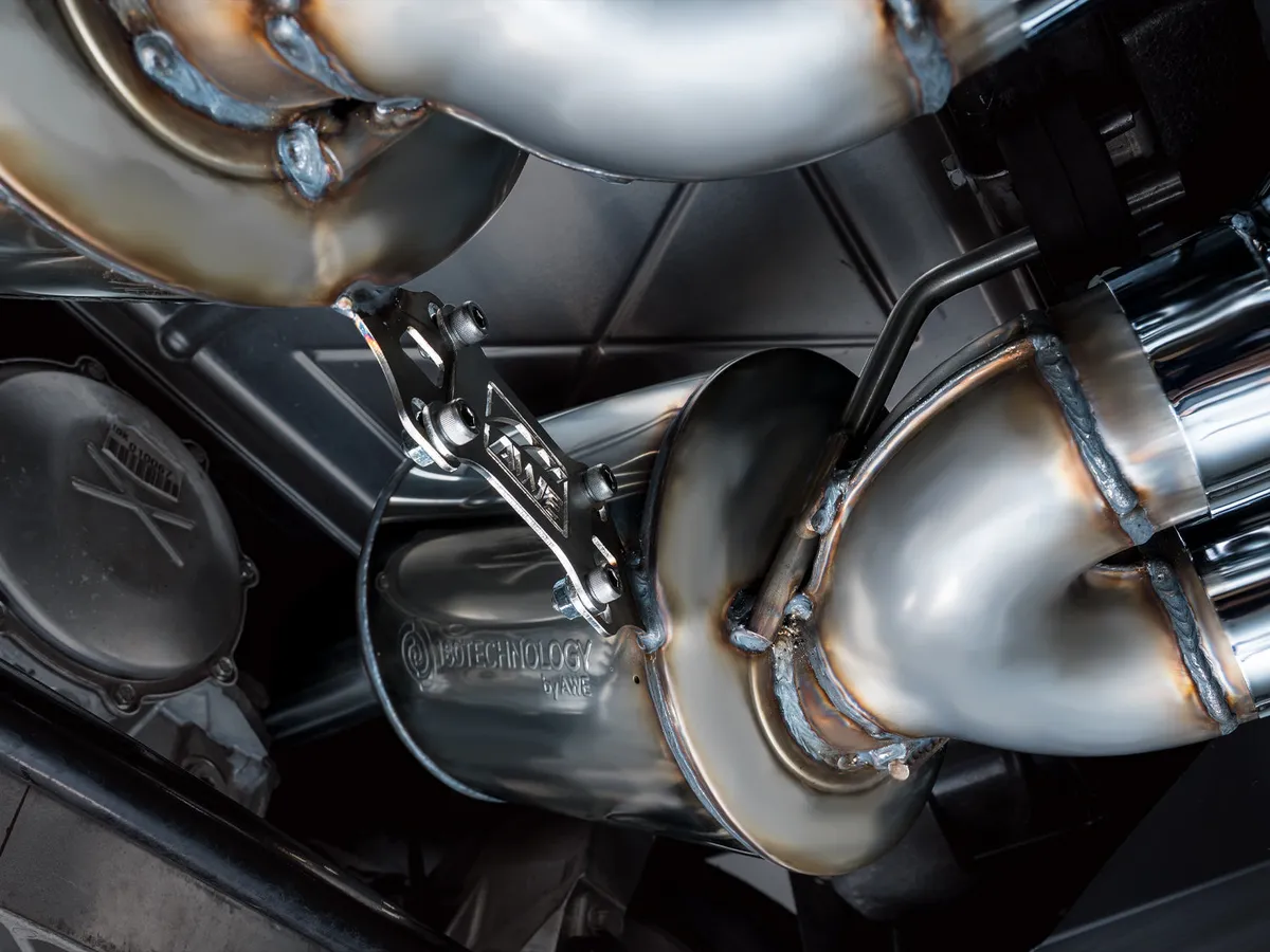 AWE Touring Edition Axleback Exhaust for C6 Chevrolet Corvette 6.0L (2005-2007) and 6.2L (2008) - Diamond Black Tips 3015-43660 product image